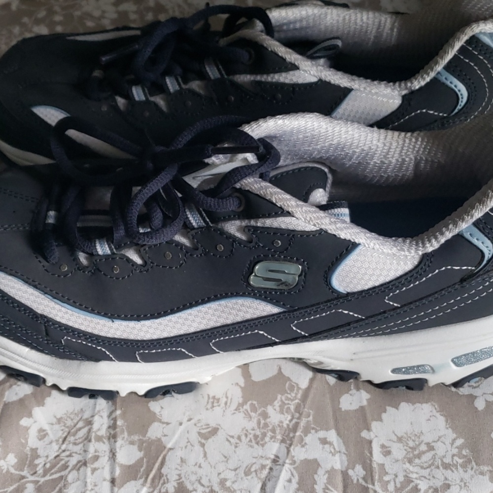 Shoes - Picture 2 of 3